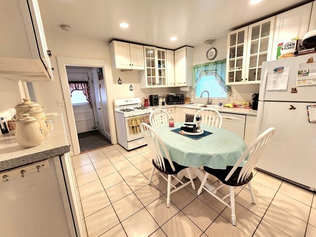 Building Photo - 10 Alton Rd