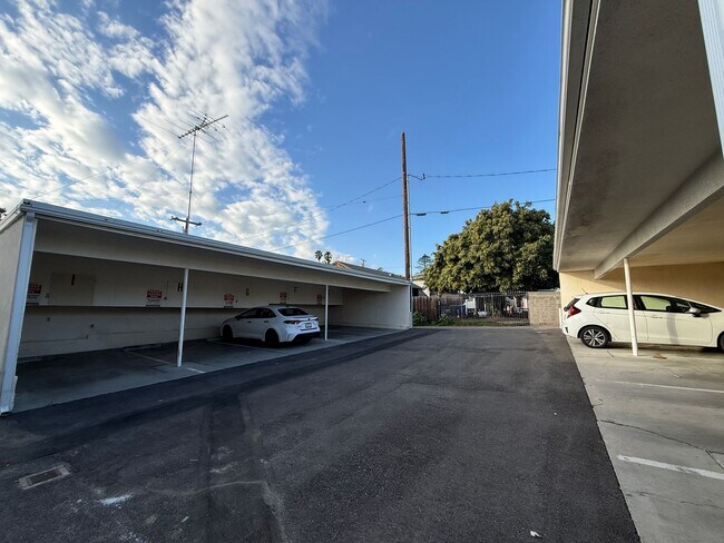 Building Photo - Downtown Ventura Upstairs One Bedroom Apartment