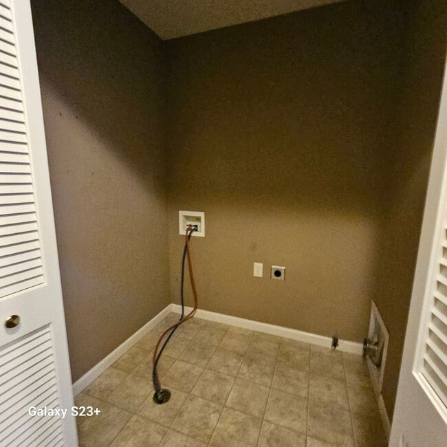 Building Photo - 3 Bed with finished basement