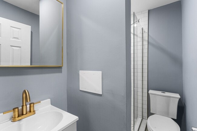 Building Photo - 2BR/1BA | Bonus Attic + Yard | Fast Approval