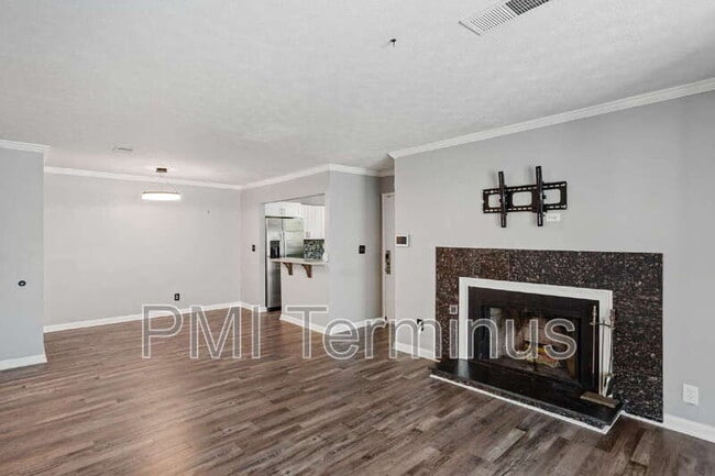 Building Photo - 2721 St Augustine Trail SE