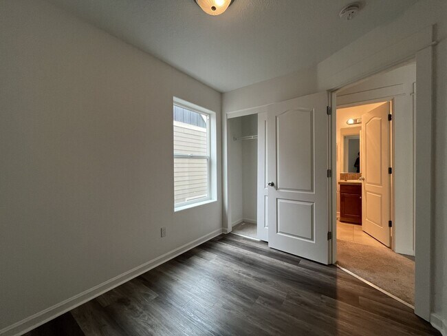 Building Photo - 1517 SE 127th Ave