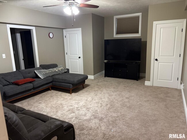 Building Photo - 2812 Castlerock Ridge