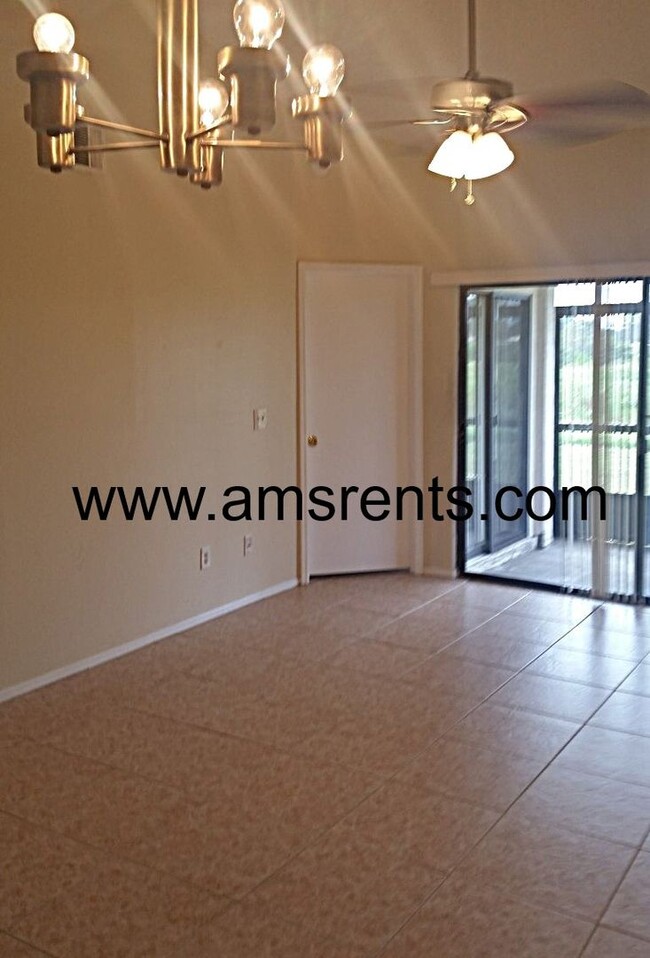 Building Photo - 3 bedroom Townhouse in Orlando