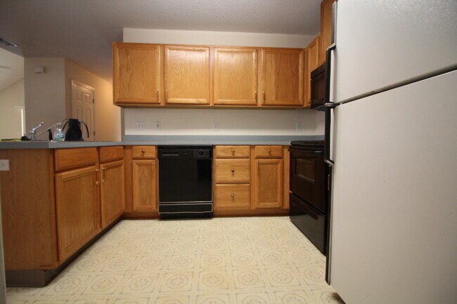 Building Photo - Spacious 3 Bedroom Townhouse Near Hurlburt...