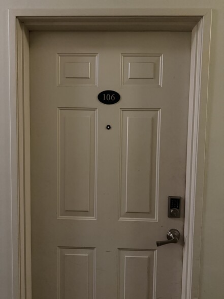 Building Photo - 48 Forest St