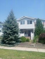 Building Photo - 166 Divinity St