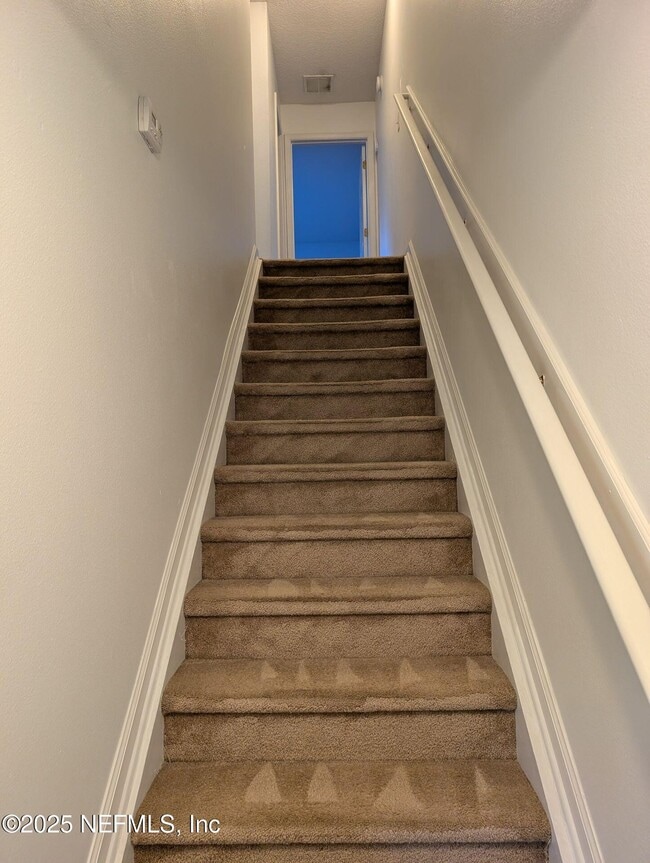 Building Photo - 546 Scrub Jay Dr