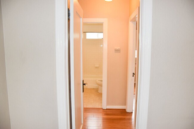 Building Photo - Palm (817-819)