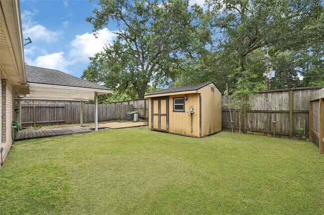 Building Photo - 10323 Emerald Pine Dr
