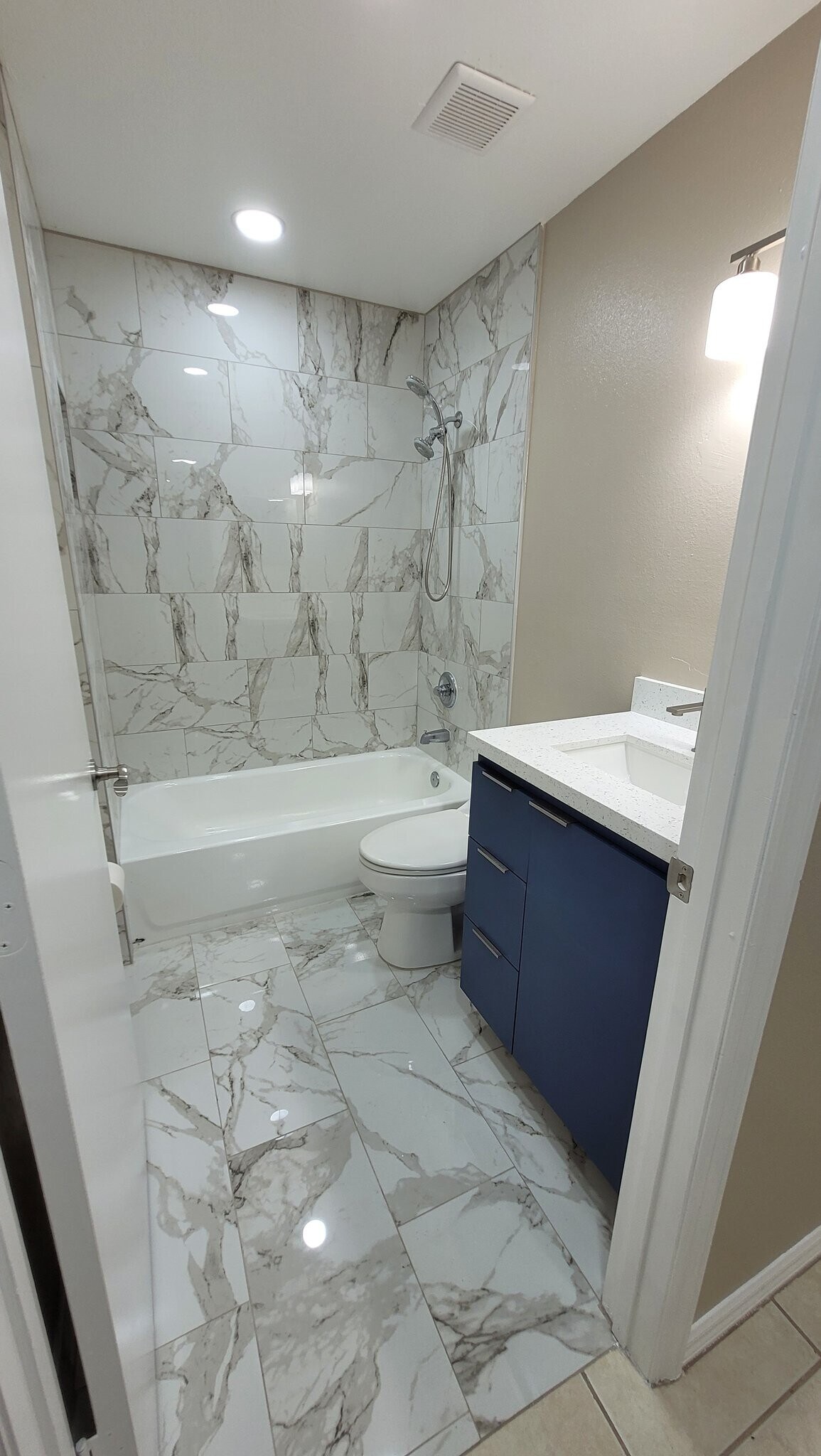 Building Photo - 4021 Catalina Dr