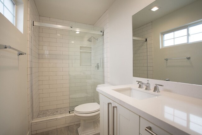 Building Photo - 603 Begonia Ave