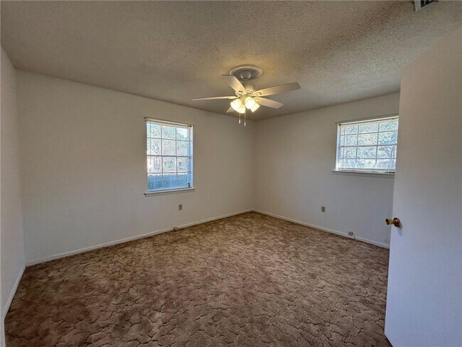 Building Photo - 5359 Emmett Dr