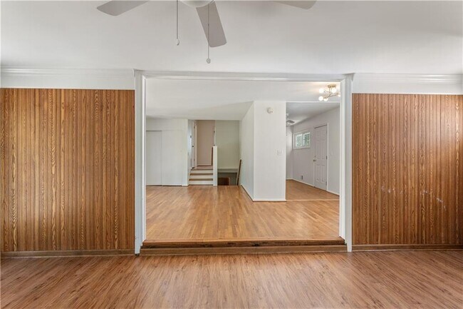 Building Photo - 2866 Highland Dr SE