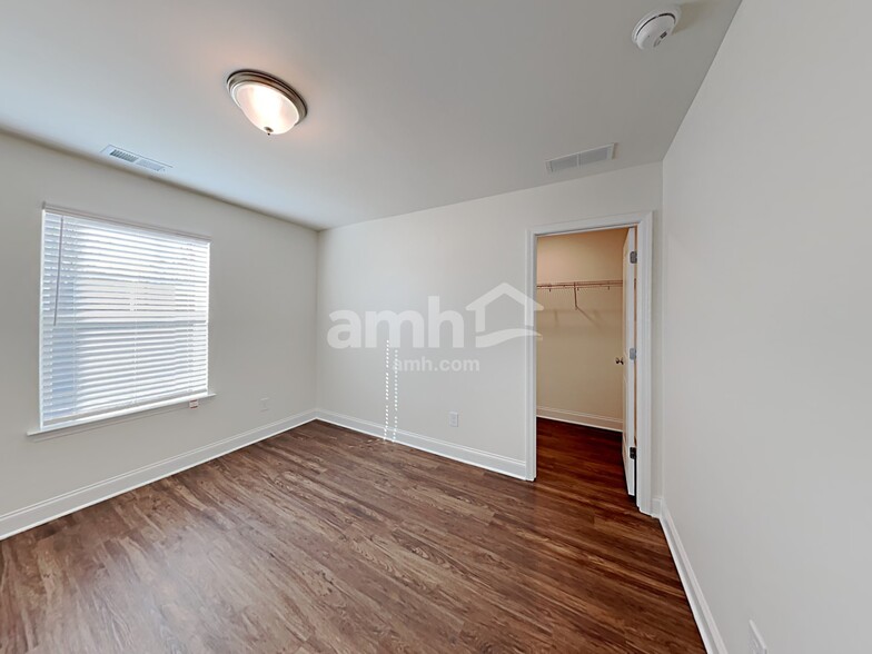 Building Photo - 7049 Creeksong Dr