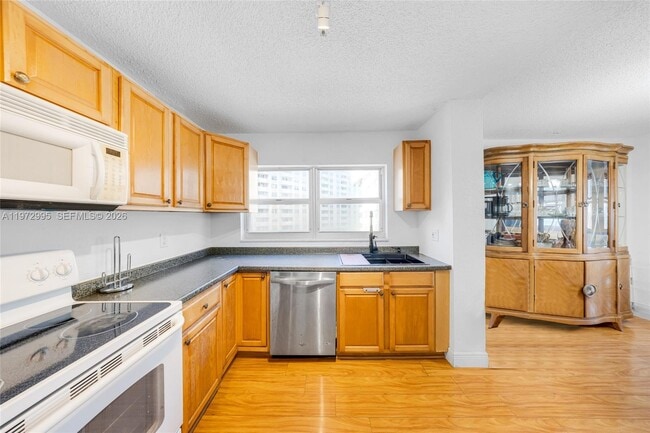 Building Photo - 1825 S Ocean Dr