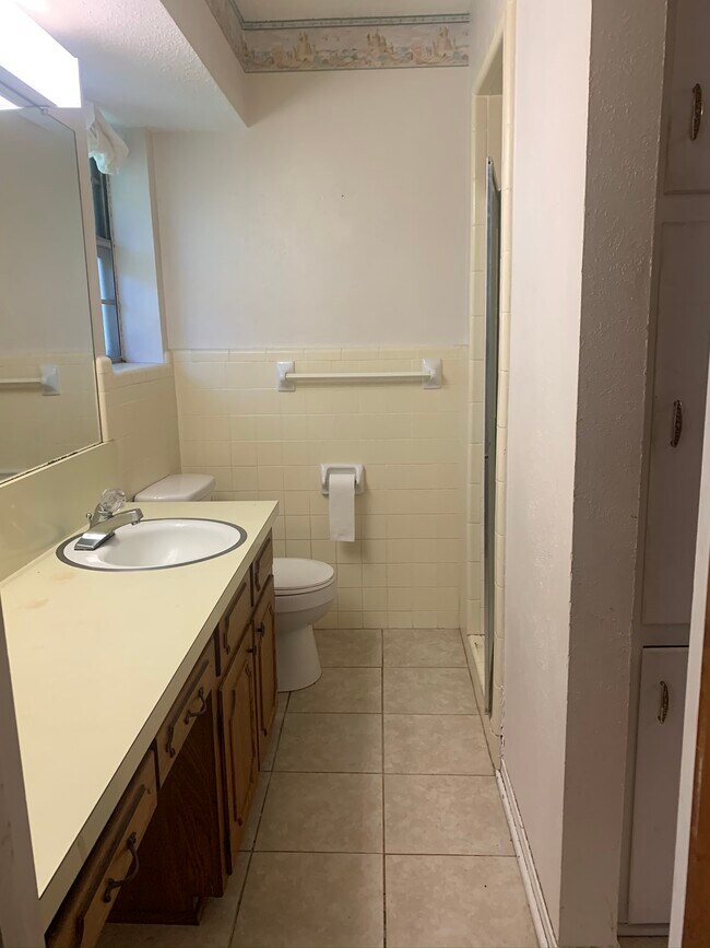 Building Photo - 919 Magnolia Ln