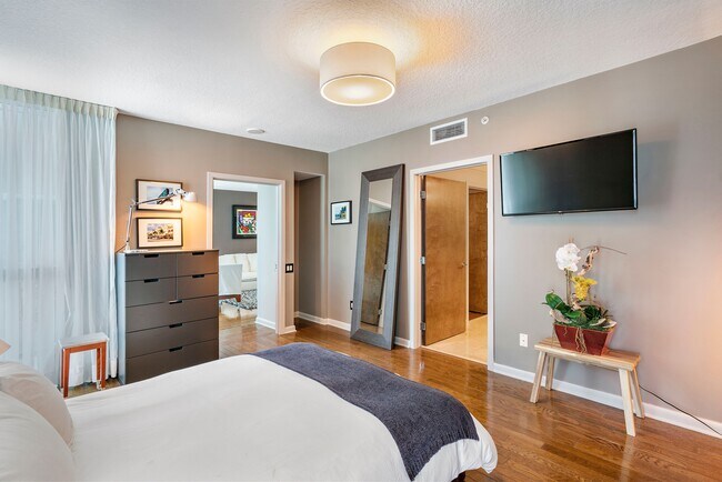 Building Photo - 1500 Ocean Dr