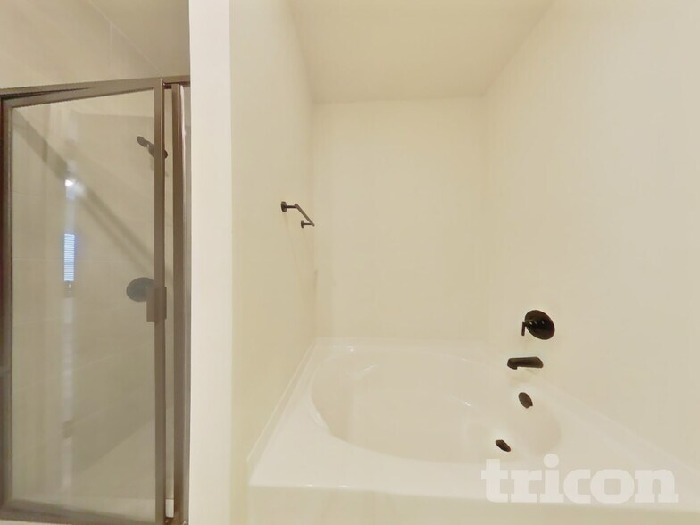 Building Photo - 617 Mountain Oaks Pkwy