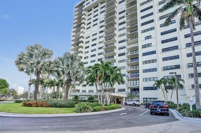 Building Photo - 3200 Port Royale Dr N