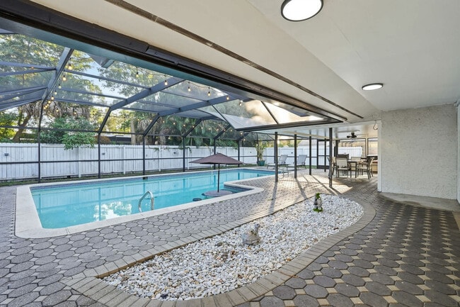 Building Photo - 208 Erie Dr