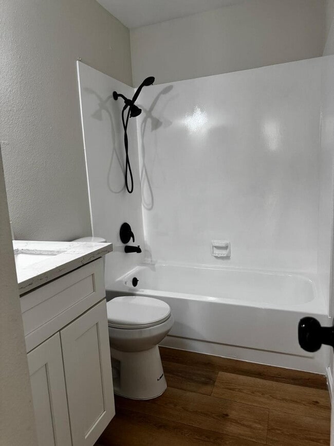 Building Photo - 442 S 32nd Pl