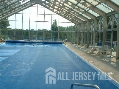 Building Photo - 102 Somerset Ct