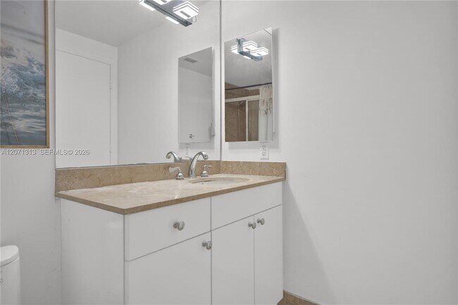 Building Photo - 4775 Collins Ave
