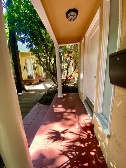 1 BDRM Porch - 7284 Fountain Ave