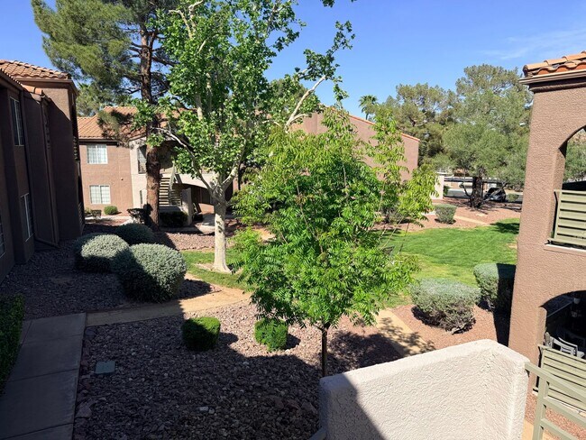 Building Photo - Desert Shores area