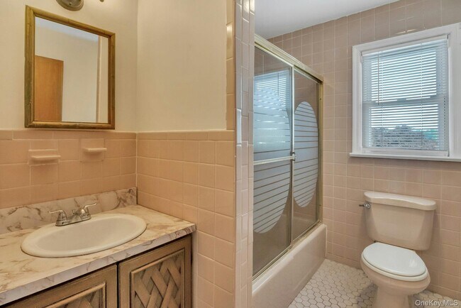 Building Photo - 105 Woodside Ave