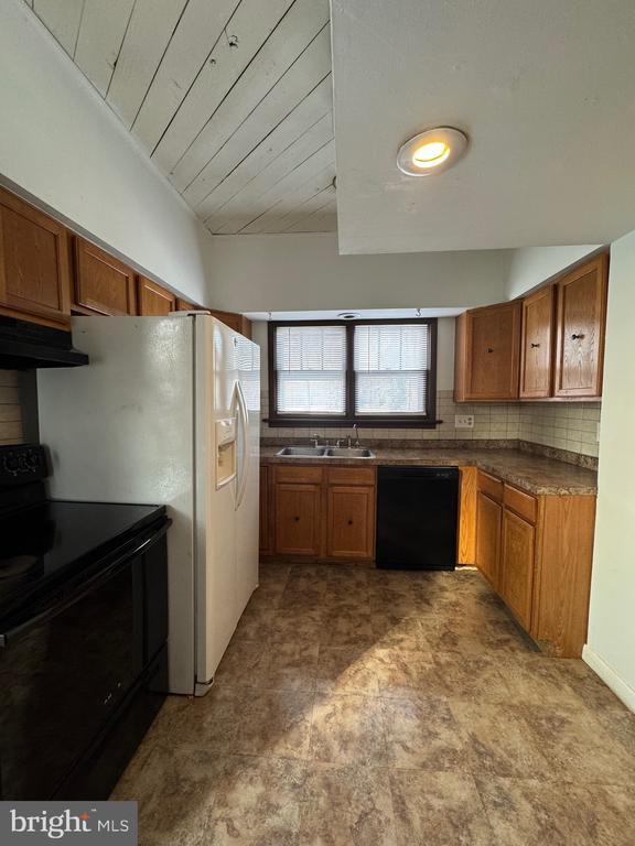 Building Photo - 3601 Oak Rd