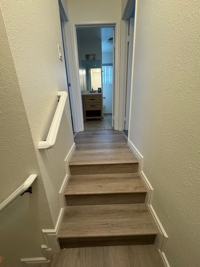 Building Photo - 5 Bedroom, 3.5 Bath, Beautiful 1,856 SQ FT...