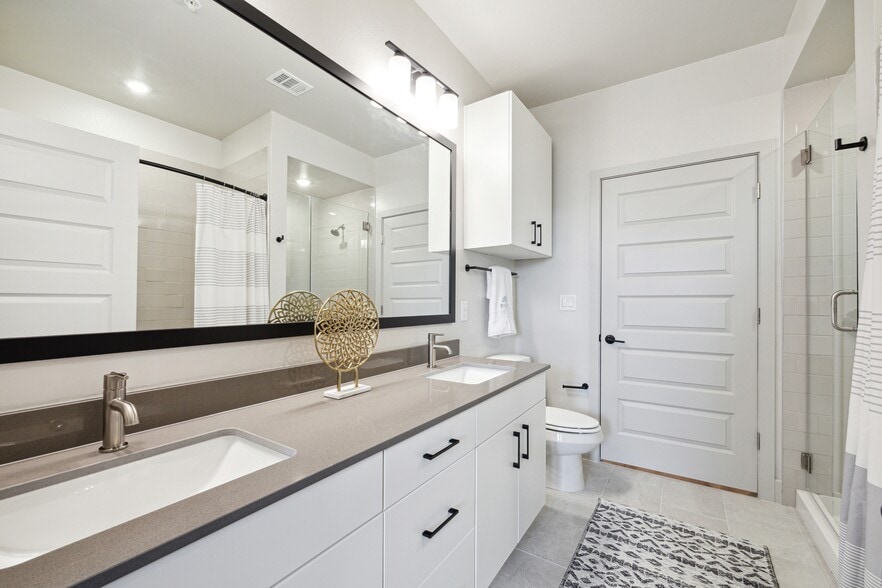 Building Photo - Dakota at Hillcroft