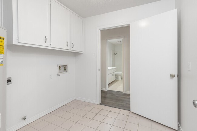 Building Photo - 4011 Flint Creek Dr