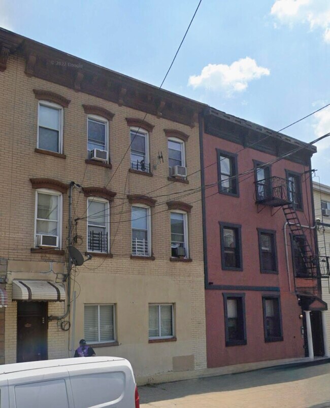 Building Photo - 386 Palisade Ave