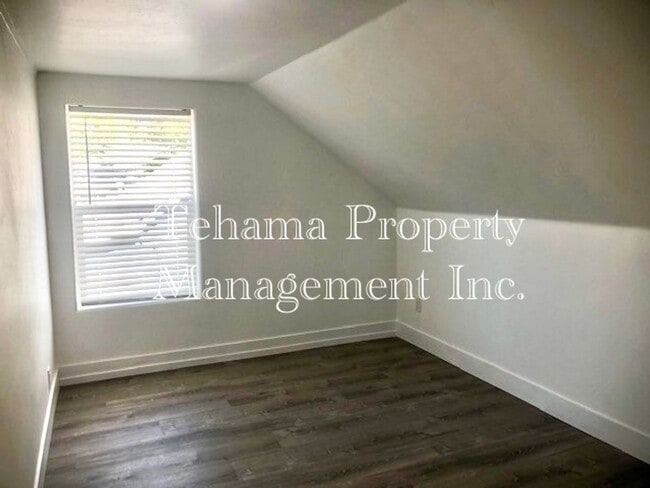 Building Photo - Upstairs ADU Alley house in downtown Red Bluff