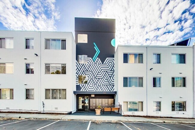 Building Photo - Newly renovated apartment at Oakbrook! 2 M...