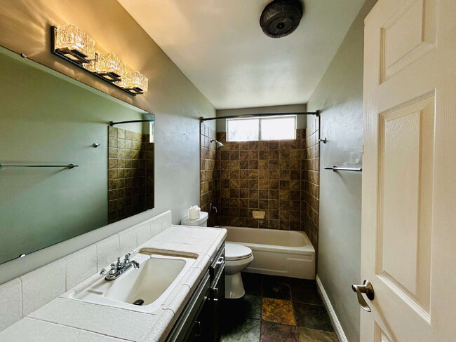 Building Photo - Spacious 2 bd, 2 ba with attached finished garage