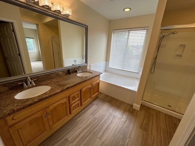 Building Photo - Gorgeous Private large lot in Rocklin!