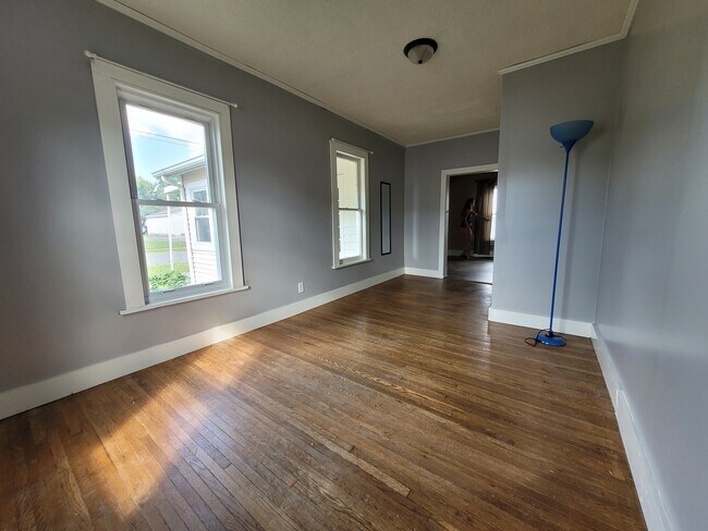 Building Photo - 347 Midland Ave