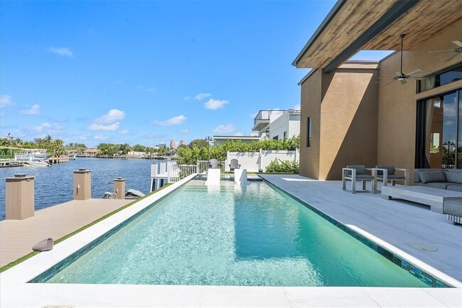 Building Photo - 2215 NE 19th St