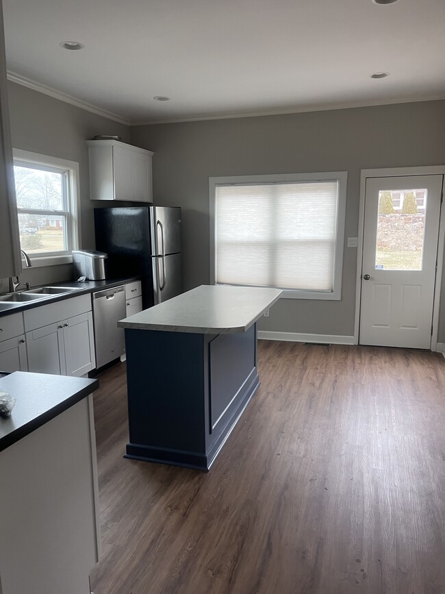 Beautiful kitchen with refrigerator and dishwasher - 701 E 4th St