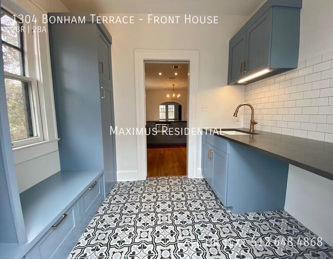 Building Photo - Travis Heights 2/2 Completely Remodeled in...