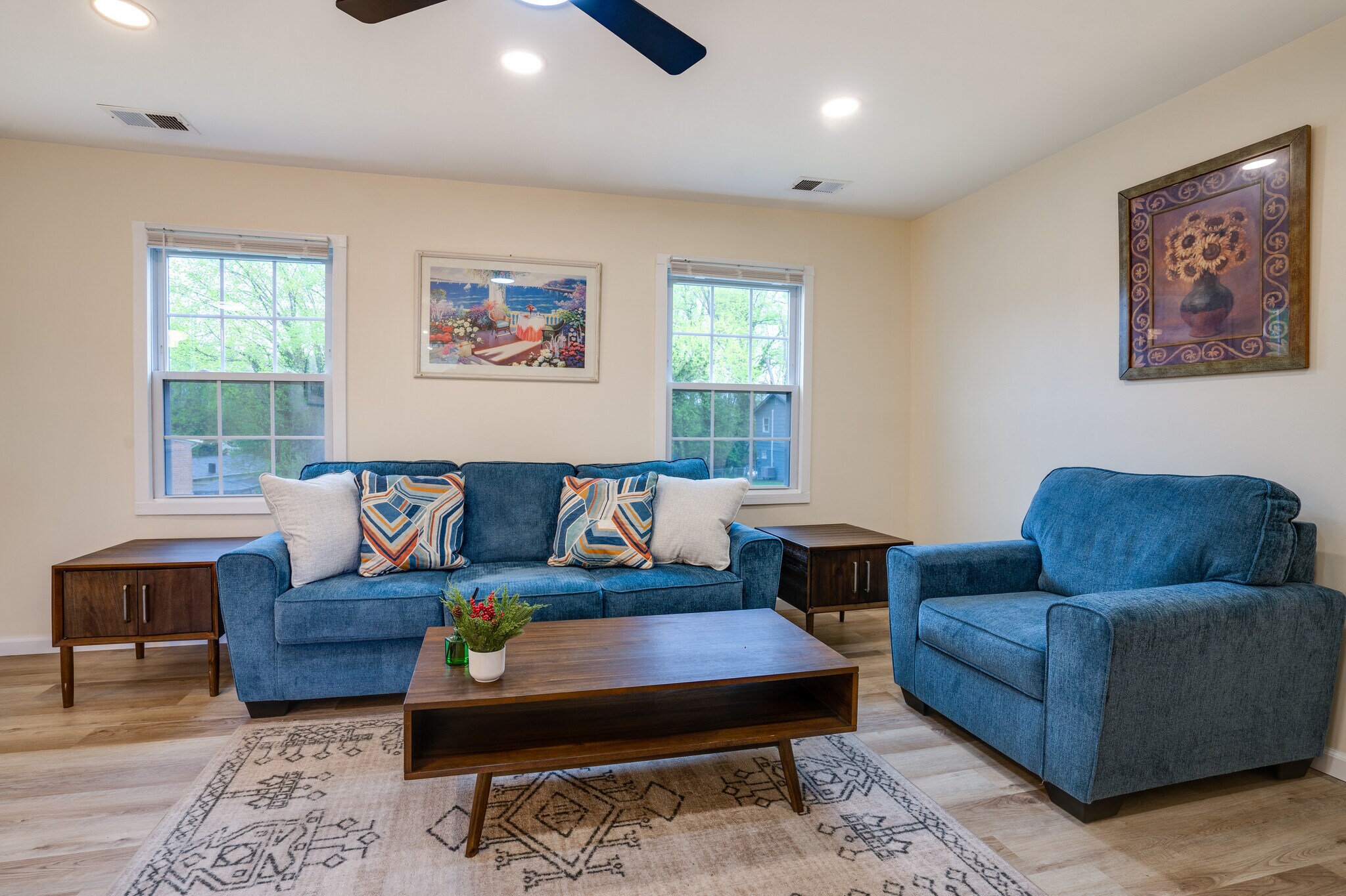 Building Photo - 14220 Fallbrook Ln