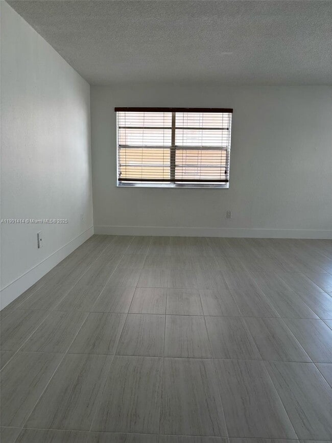Building Photo - 2185 86th Dr