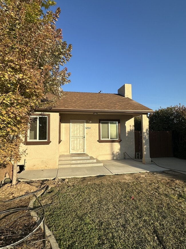 Building Photo - 986 S Hope Ave