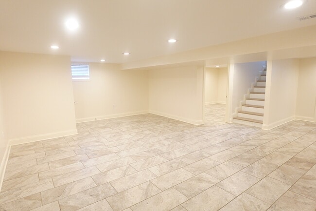 Building Photo - 3743 Country Club Ave
