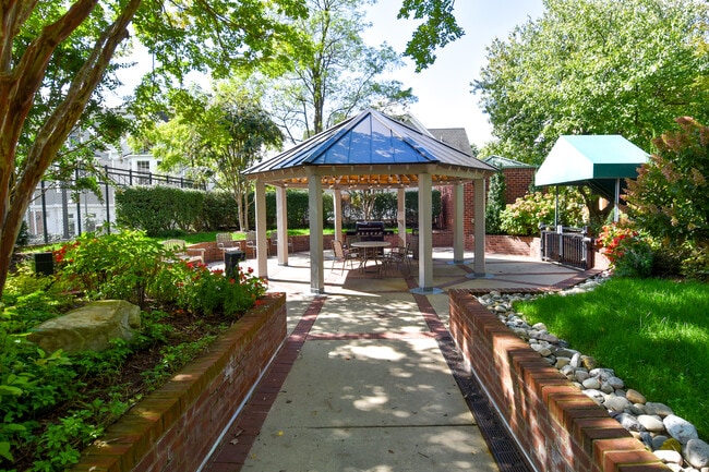 Building Photo - 7500 Woodmont Ave