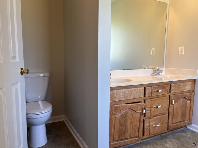 Building Photo - 103 Jessica Ct